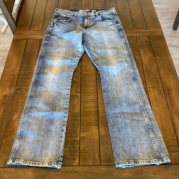 Wrangler Retro Slim Boot - Picture 1 of 6